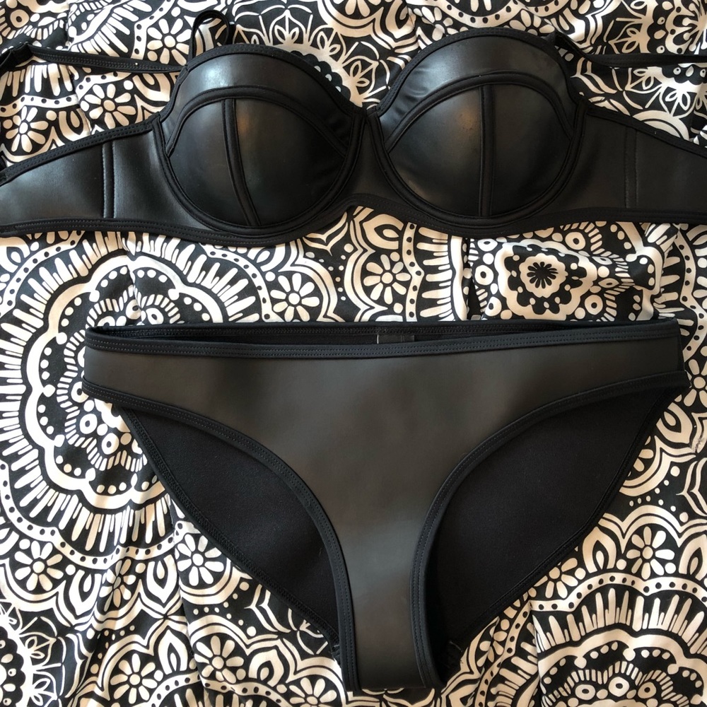 Triangl Faux Leather Black bikini 👙